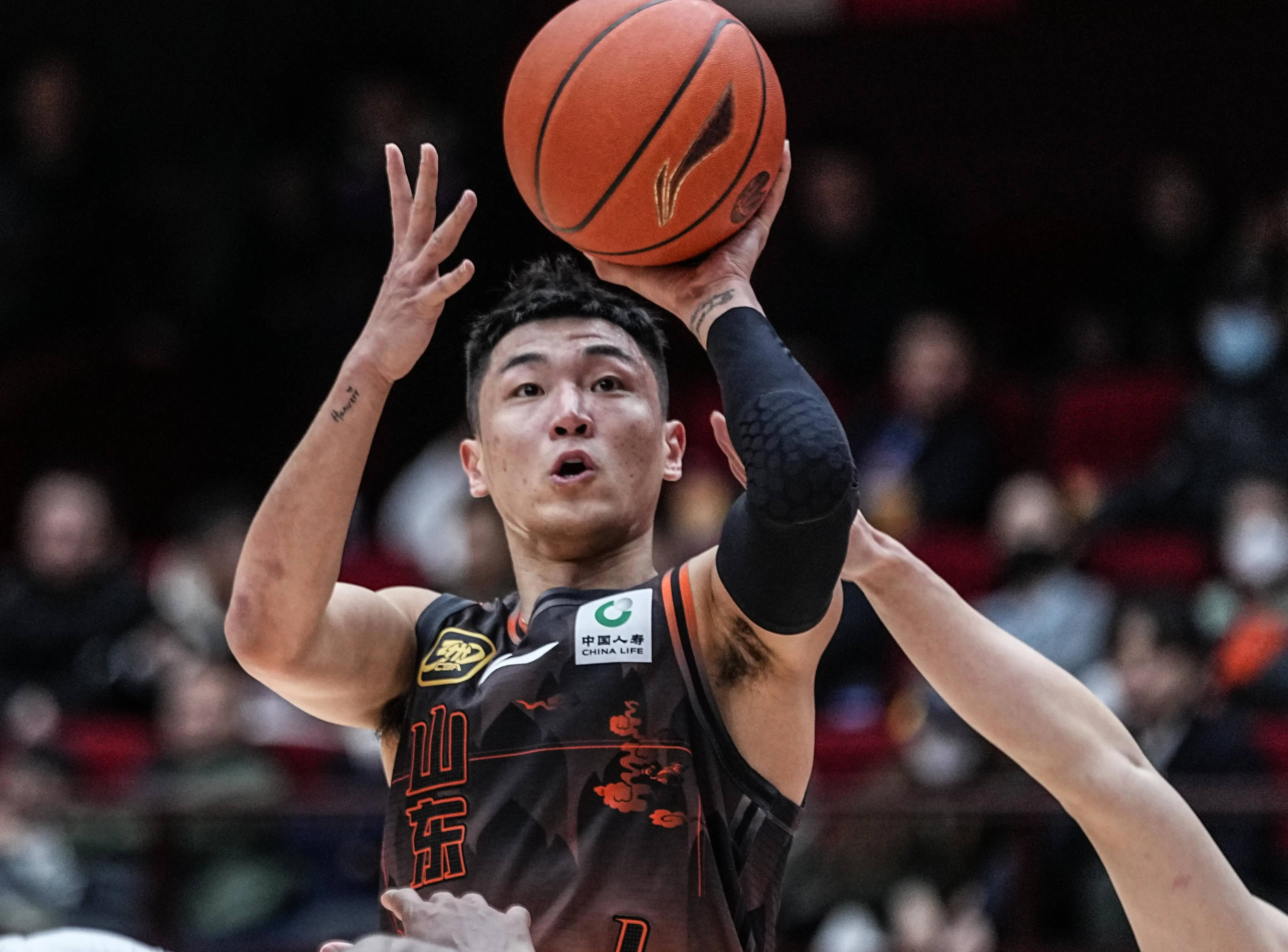 外围买球app十大平台_高诗岩27分谢智杰16分5断 山东37分大胜新疆喜迎6连胜