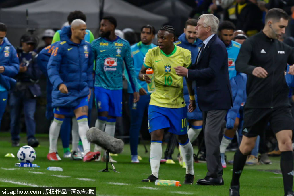 皇冠信用盘正网_展望2026世界杯：C罗梅西谢幕战+巴西冲6星 意大利又缺席皇冠信用盘正网？