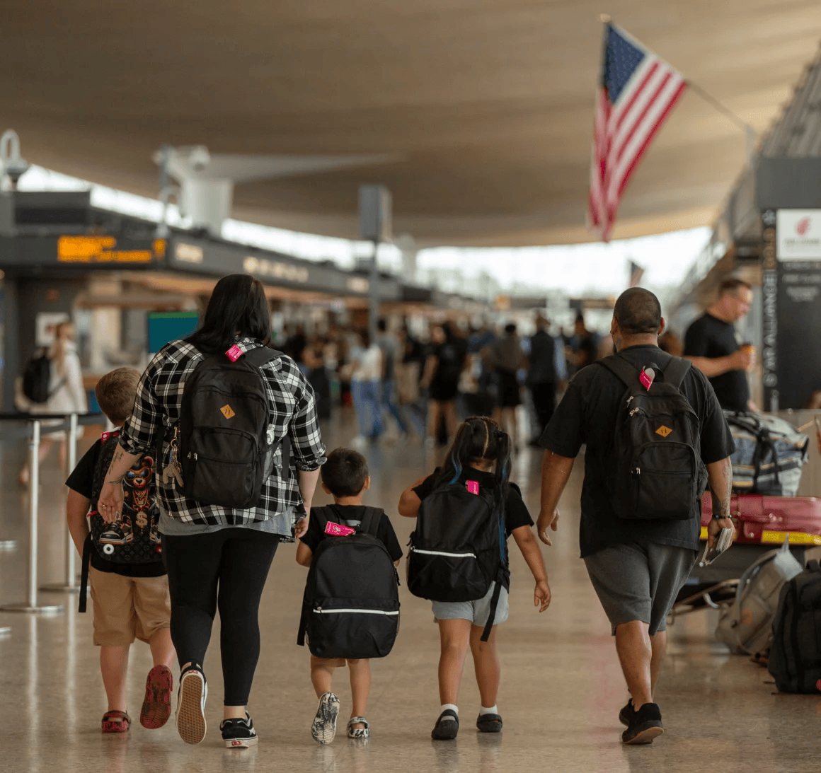 皇冠信用网代理出租_一家人自愿被驱逐出美国：“留在这里是一场赌博”