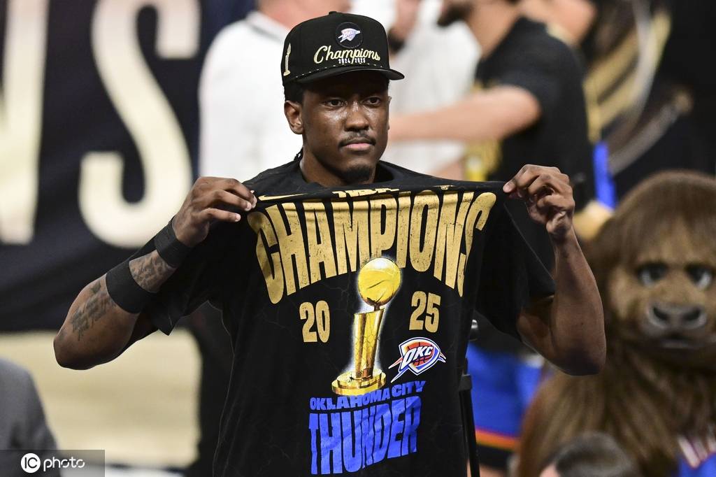 皇冠皇冠足球平台_杰威5年2.87亿提前续约雷霆 三少薪资合计超8亿