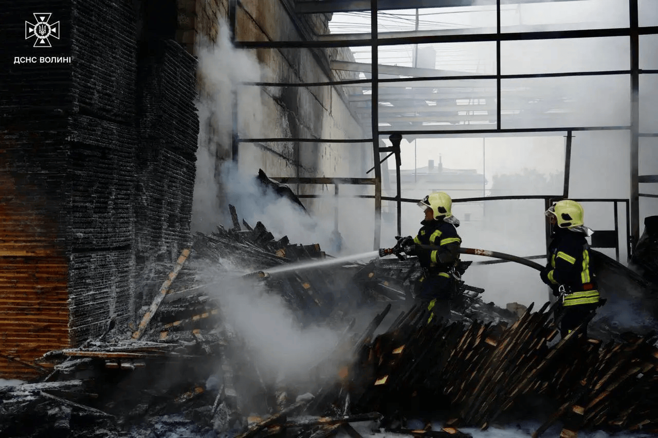 皇冠信用网APP下载_开炸！俄高超弹出击皇冠信用网APP下载，6万架无人机库存充足，乌克兰度过艰难一夜