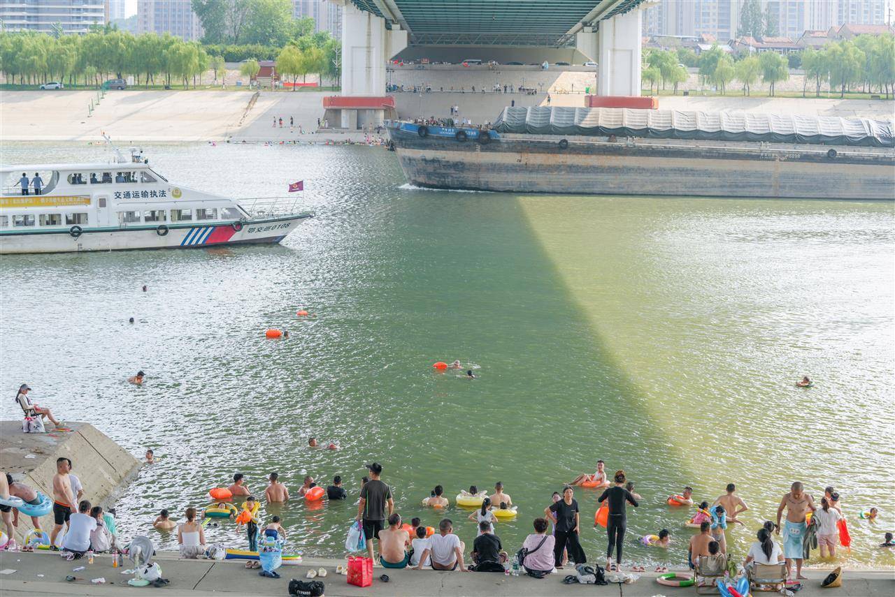 皇冠信用網会员开户_武汉多部门联合行动并提醒市民：远离两江通航水域皇冠信用網会员开户，莫让消暑变险情