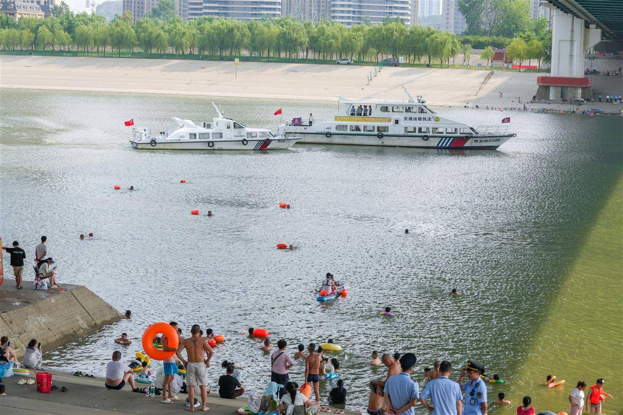 皇冠信用網会员开户_武汉多部门联合行动并提醒市民：远离两江通航水域皇冠信用網会员开户，莫让消暑变险情