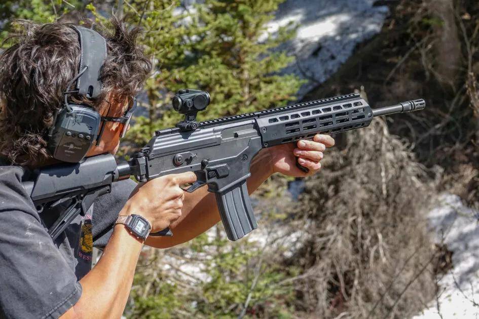 皇冠皇冠平台_越南新步枪参加联合军演皇冠皇冠平台，担心中国偷学技术，结果频繁卡壳到炸？