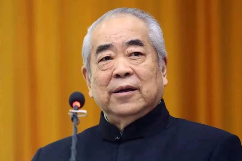 丹麦甲组联赛_范曾继子发布父亲看展照片丹麦甲组联赛，疑回应失联风波，业内称“范曾失联”是家里两拨人内斗