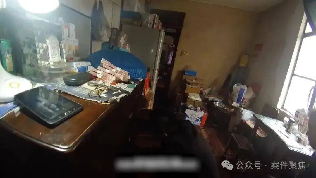 皇冠足球平台代理
_上海阿姨每天躺百万元现金上睡觉皇冠足球平台代理
!房子被查、两次被拘就是不肯还钱