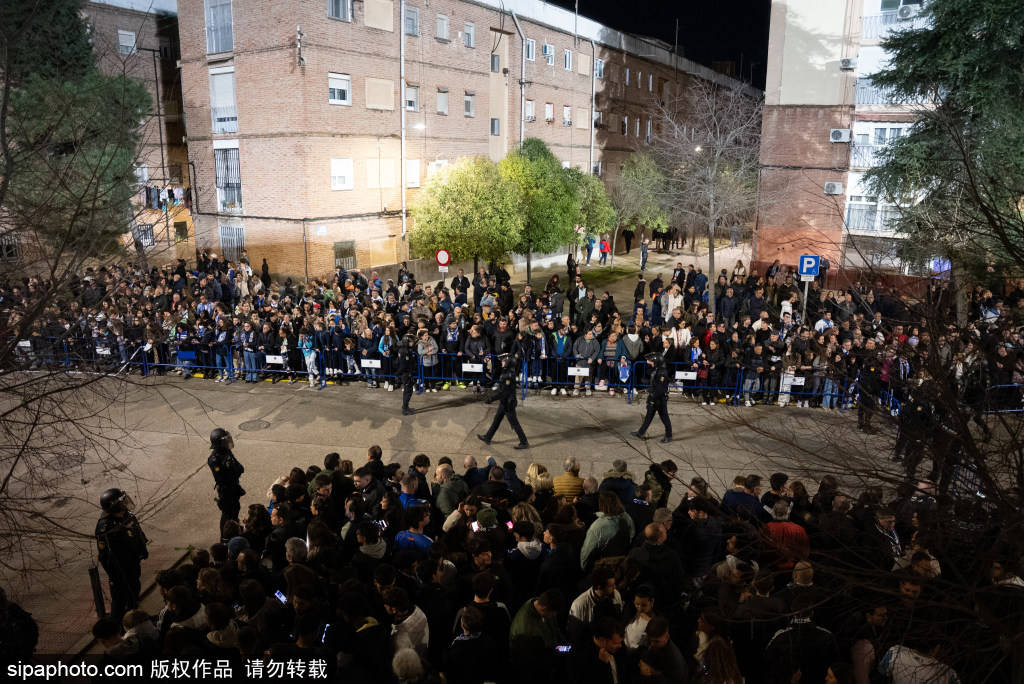 皇冠官网_巴塞罗那 vs 皇家马德里：2026 年超级杯决赛前瞻——弗里克镇定应战皇冠官网，阿隆索挑战诺坎普荣耀