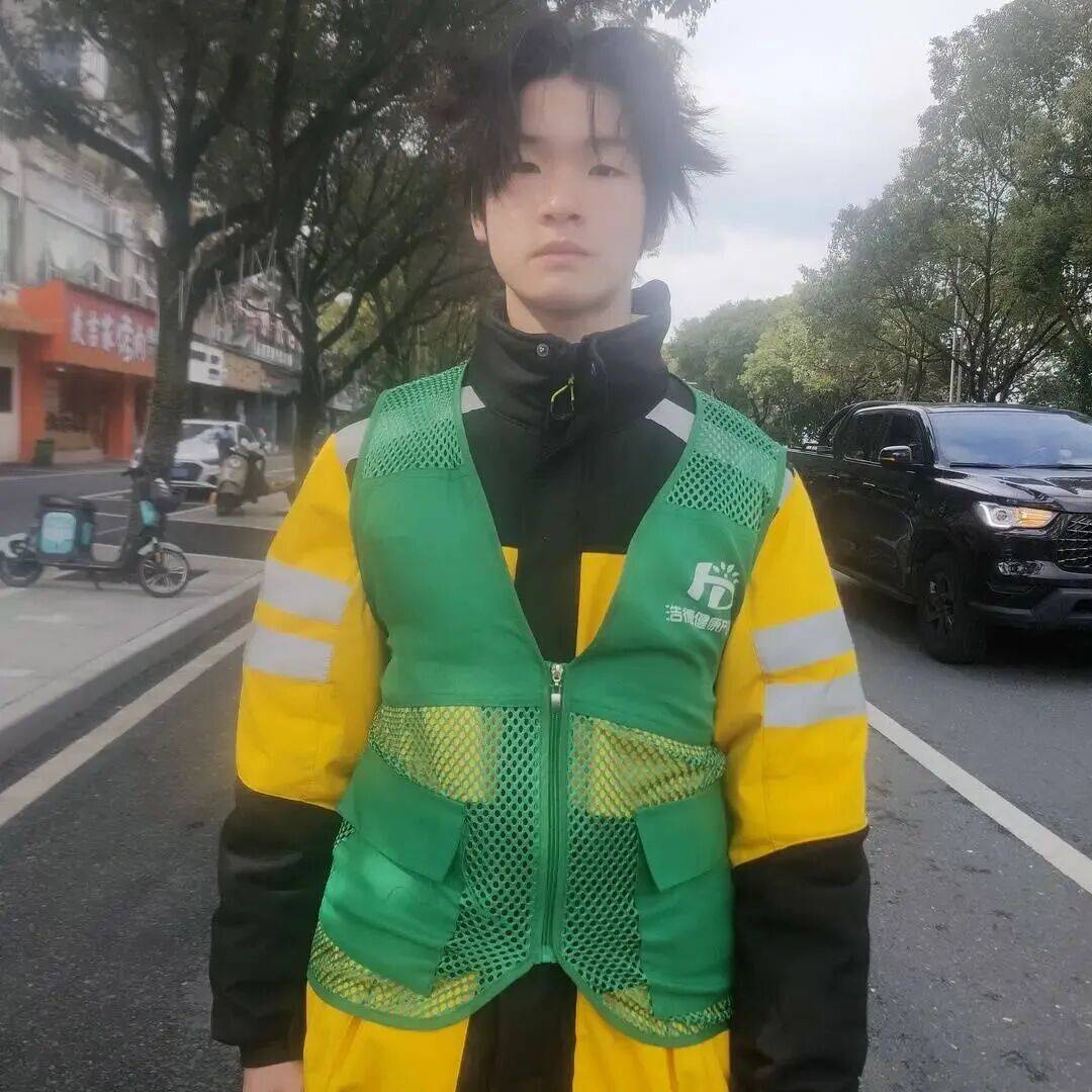 皇冠mos033
_单亲妈妈 只身闯电诈园区