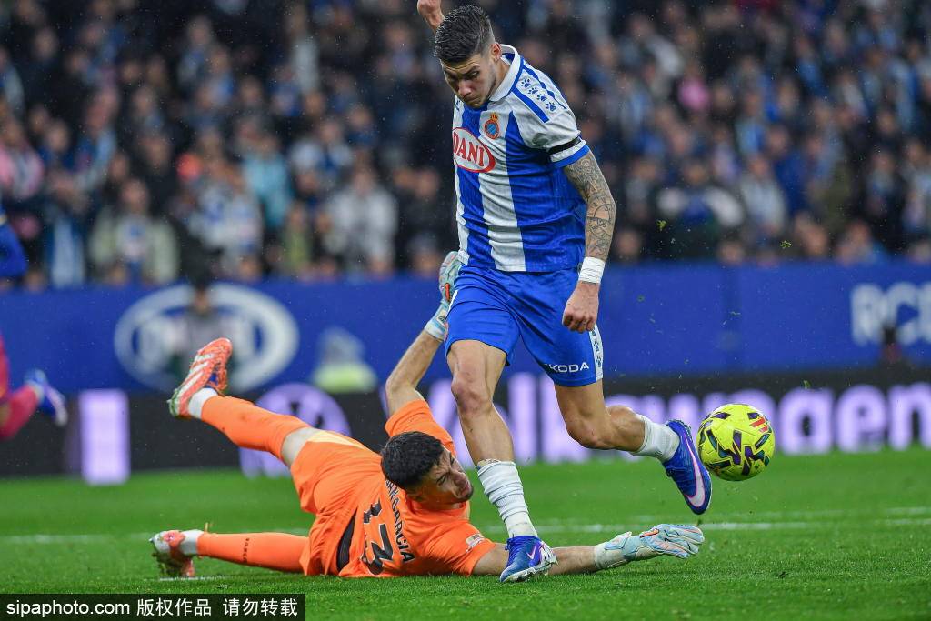 皇冠 tg@hga010
_莱万单刀破门助巴萨夺冠!社媒分享引发球迷热议皇冠 tg@hga010
,背后故事可见!