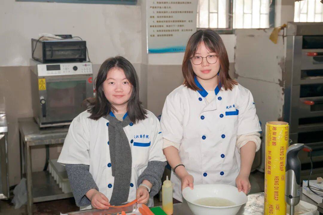 阿根廷 vs 阿尔及利亚_4个馒头卖了3万元阿根廷 vs 阿尔及利亚！武汉大学生研发“养生馒头”引关注