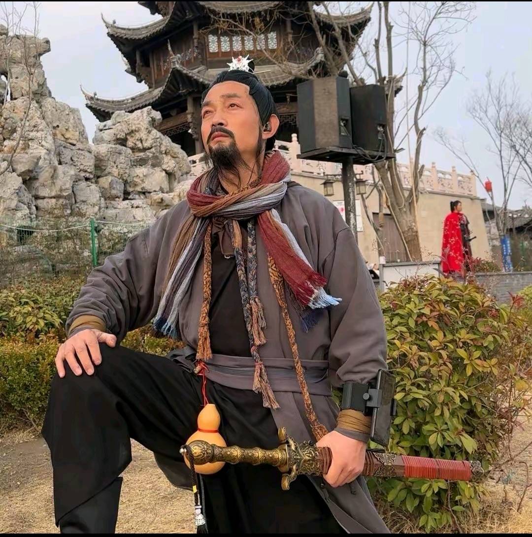 皇冠信用网可以占几成_刚接住流量的网红“村夫”皇冠信用网可以占几成,无声地走了