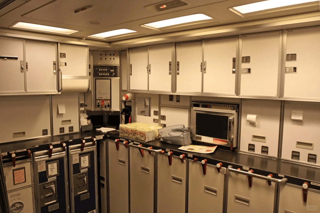 正网皇冠信用网
_坐飞机最恐怖的事情发生了正网皇冠信用网
,“跟猝死乘客遗体同飞13小时”