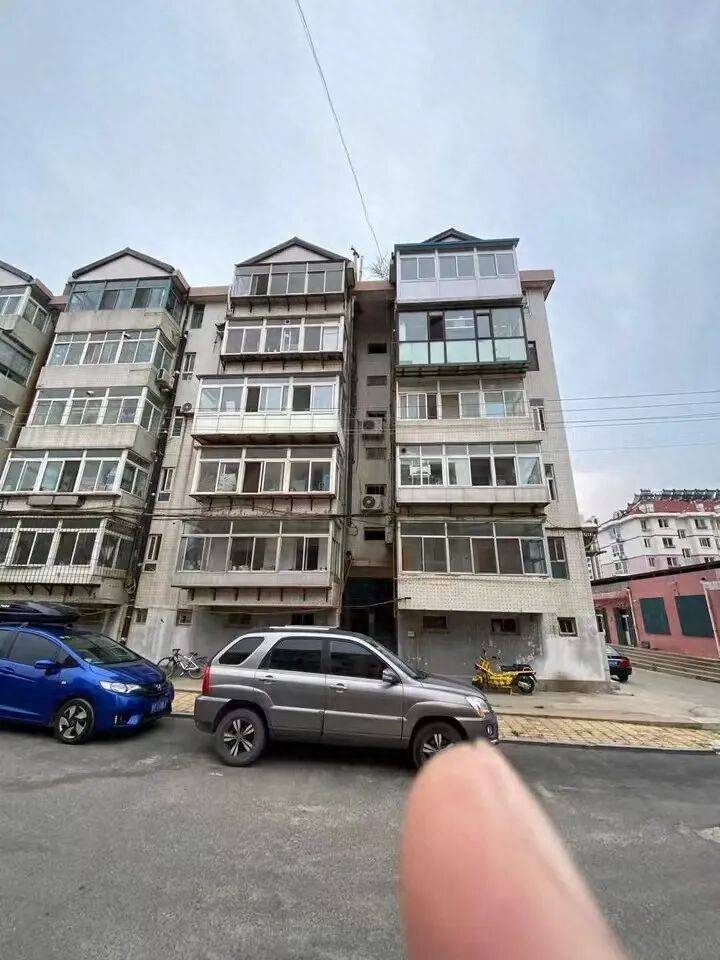 哈梅内伊_山东一对夫妻花50万买法拍房哈梅内伊，发现土地使用权证是假的，5年来无法过户，法院已移送警方侦查