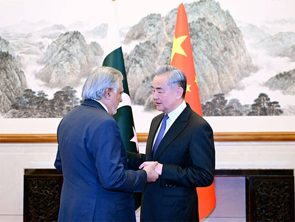 皇冠投注
_“美方故作姿态:对中方行动皇冠投注
,没兴趣”