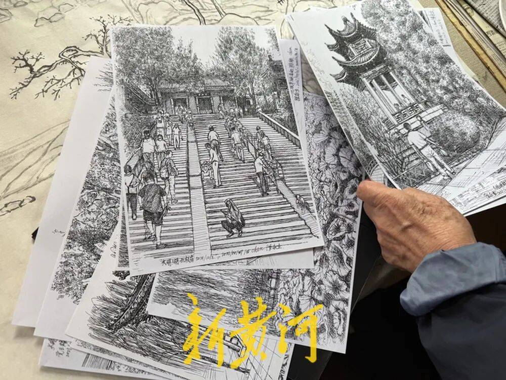 世界杯买球竞猜
_82岁济南大爷退休后拿起钢笔世界杯买球竞猜
,用上万笔勾勒城市建筑,“每一幅都是‘会说话的老照片’”