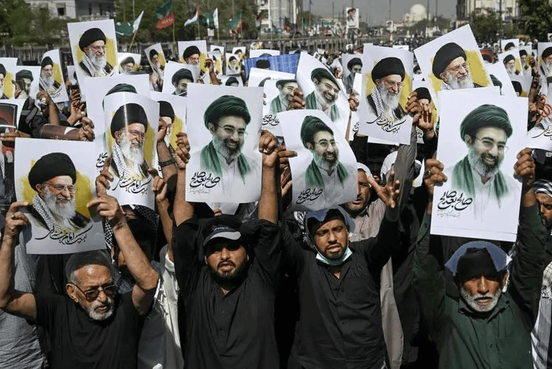 世界杯手机版足球网址 _英媒爆料：伊朗新统帅穆吉塔巴已陷入昏迷世界杯手机版足球网址 ，恐与父亲“同葬”