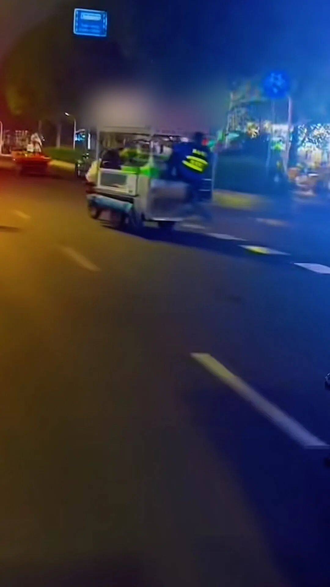 足球世界杯官方用球
_广西南宁一城管爬上摊贩三轮车被带行两三百米?当地回应:当时正在执法足球世界杯官方用球
,已提醒注意工作方法