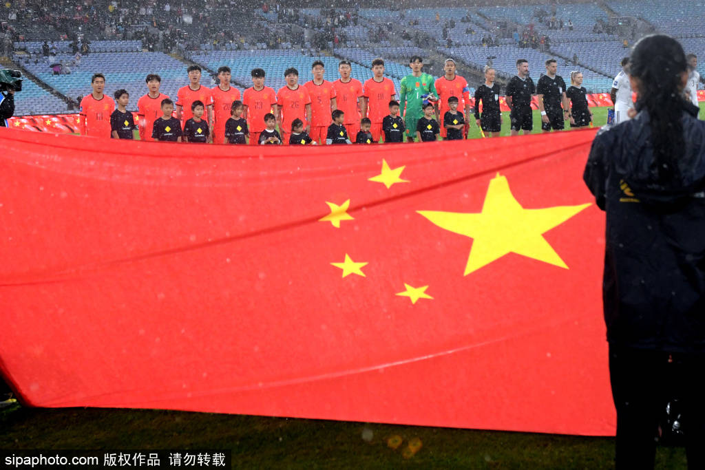 足球信用盘开户 _谢文能的精彩表现与瓦科的失点：中超赛场的情感与战术交织