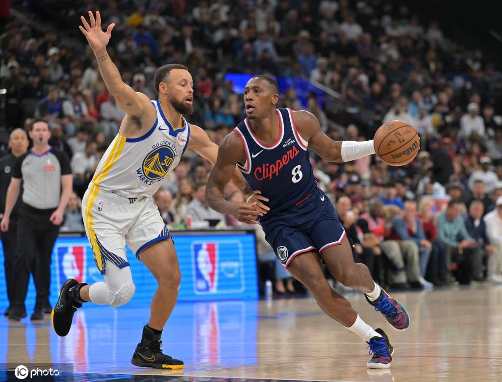 皇冠信用网在哪里开通_库里35分伦纳德21+7 勇士逆转快船将与太阳争季后赛名额