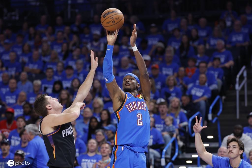 皇冠信用_亚历山大25+7霍姆格伦16+7 布克23分雷霆35分胜太阳1-0