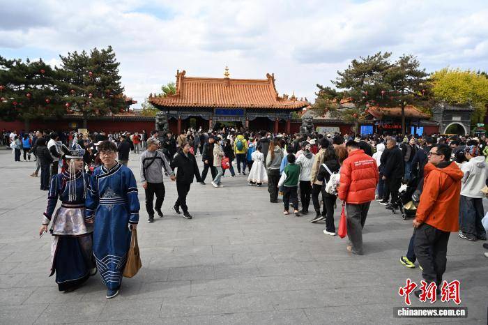 合法的外围足球网站_内蒙古呼和浩特：“五一”假期大召景区游人众多