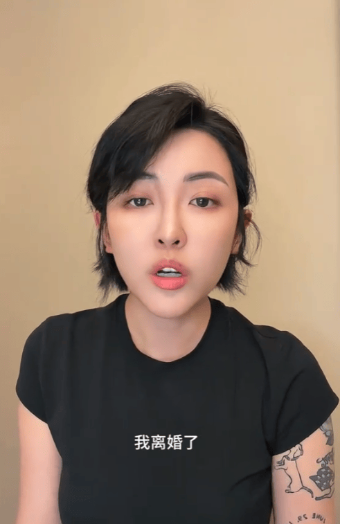 皇冠app_千万粉丝博主宣布离婚:高估了自己皇冠app,低估了柴米油盐;此前曾因“黄金凤冠被毁”事件引热议