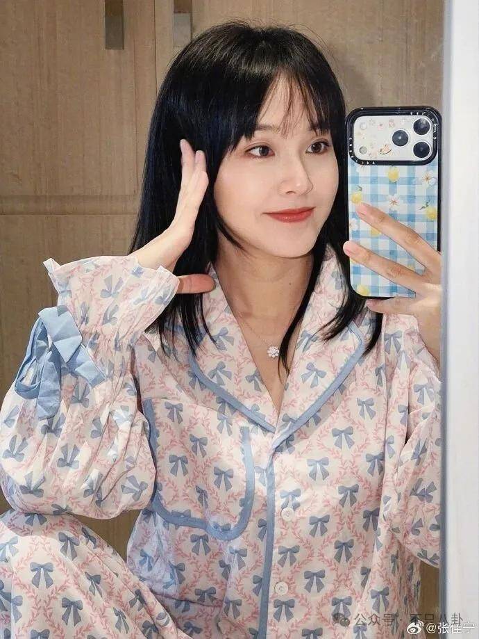 皇冠app_她好像真的未婚先孕了皇冠app?全网都在猜孩子生父是谁
