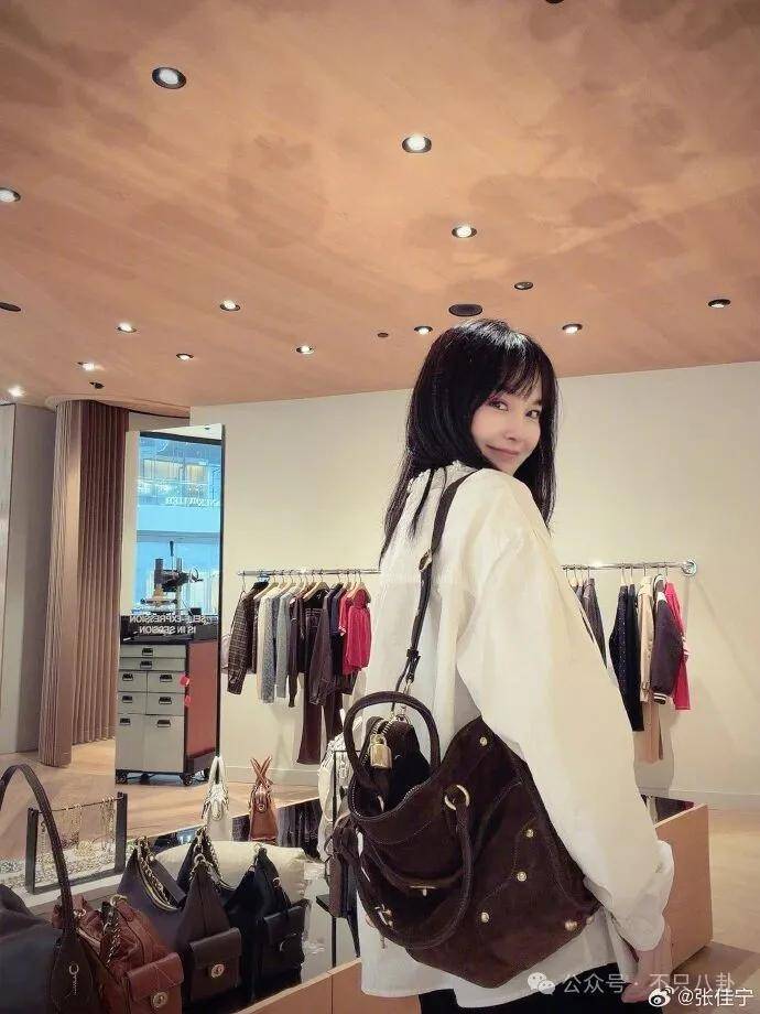 皇冠app_她好像真的未婚先孕了皇冠app?全网都在猜孩子生父是谁