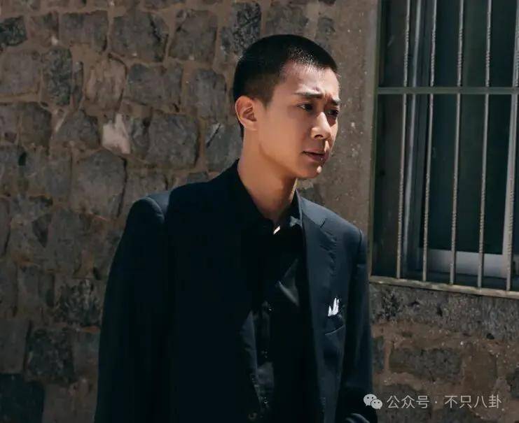 皇冠app_她好像真的未婚先孕了皇冠app?全网都在猜孩子生父是谁