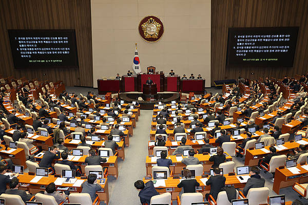 皇冠比分_韩国国会全体会议通过“内乱特检法”