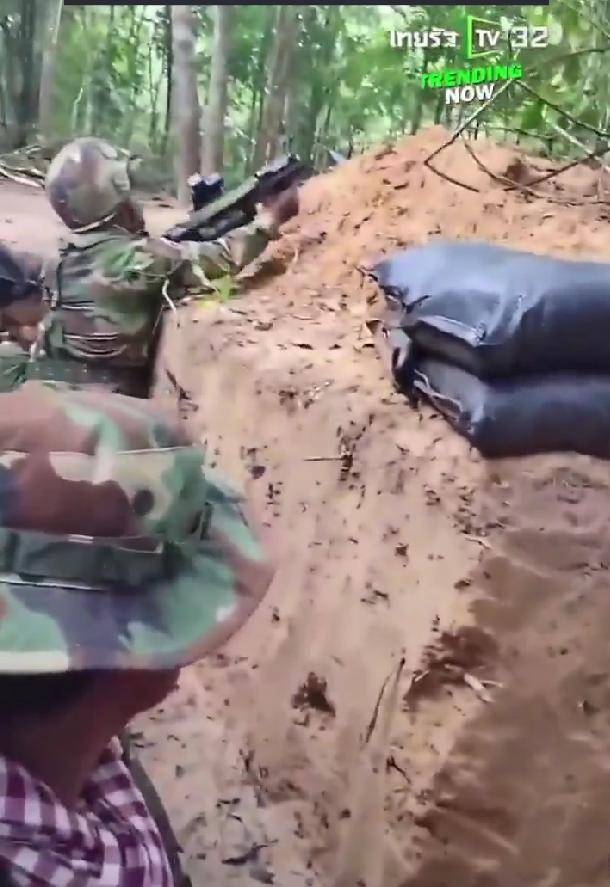 皇冠信用APP下载_泰国狙击手开火皇冠信用APP下载，中国85高机打出超越射击，柬埔寨战士光膀子打81