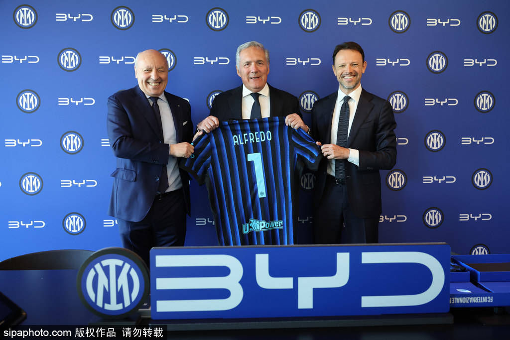 皇冠信用代理注册_米兰签下博尼法斯：3000万欧的未来之星皇冠信用代理注册，究竟藏着怎样的故事与战术秘密？