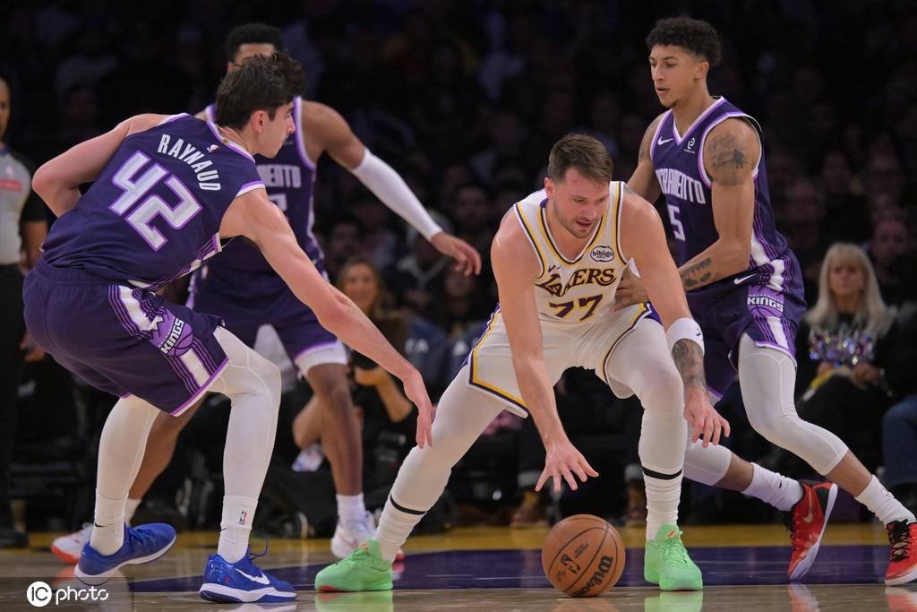 皇冠信用网如何申请_詹姆斯24+5东契奇34+5+7 湖人大胜国王结束三连败